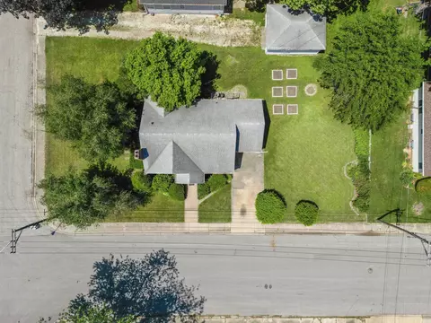 View/Area - 1302 NW Circle Dr, Kankakee, IL 60901 photo 2 of 6