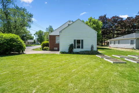 Exterior - 1302 NW Circle Dr, Kankakee, IL 60901 photo 4 of 7