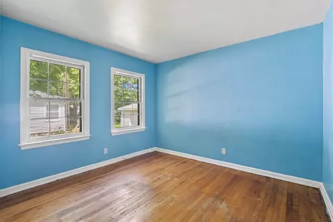 Bedroom - 1302 NW Circle Dr, Kankakee, IL 60901 photo 2 of 4