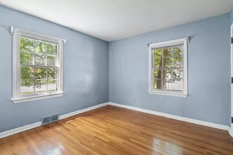 Bedroom - 1302 NW Circle Dr, Kankakee, IL 60901 photo 1 of 4