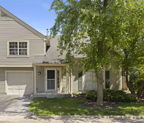 1005 N Knollwood Dr #D55, Palatine, IL 60067