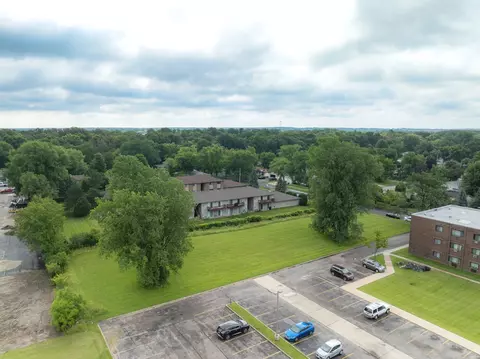 600 Central Parkway Rd, Woodstock, IL 60098