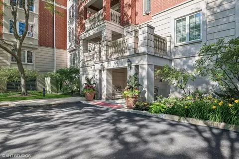 620 Homewood Ave #202, Highland Park, IL 60035