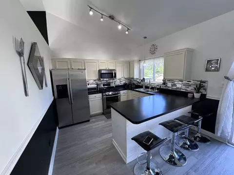 Kitchen - 1650 Quinn Dr, Plainfield, IL 60544 photo 2 of 4