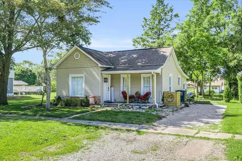 308 E Van Buren St, Philo, IL 61864 photo 2