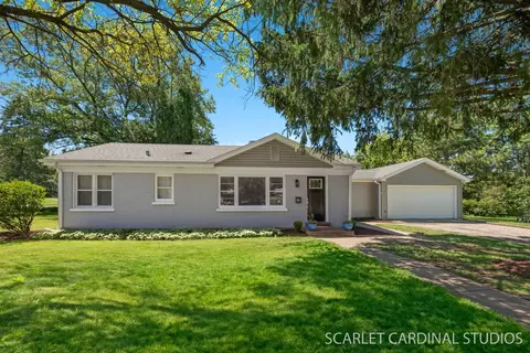906 W Lincoln Ave, Wheaton, IL 60187