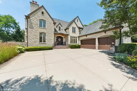 28520 N Seminole Ct, Mundelein, IL 60060