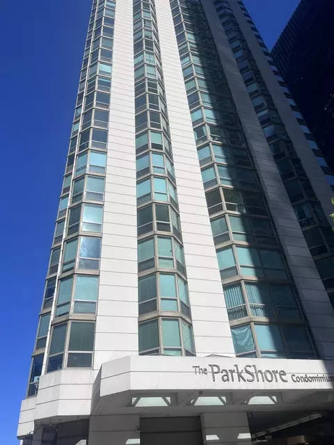 195 N Harbor Dr #5104, Chicago, IL 60601