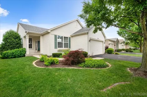 16601 Serene Lake Way, Crest Hill, IL 60403