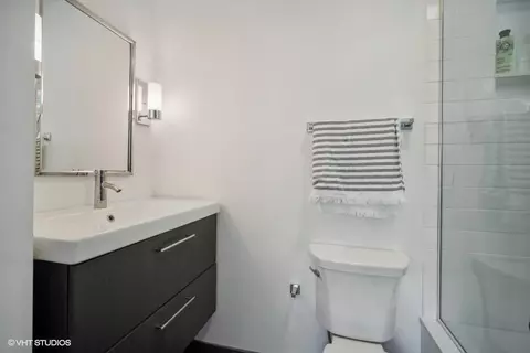 Bath - 801 Glenview Rd, Glenview, IL 60025 photo 3 of 3
