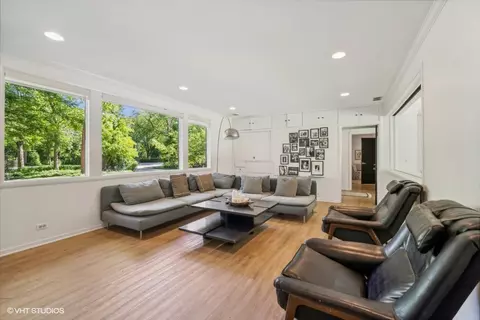 Living - 801 Glenview Rd, Glenview, IL 60025 photo 3 of 4
