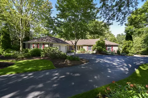 594 Scots Ct, Inverness, IL 60067