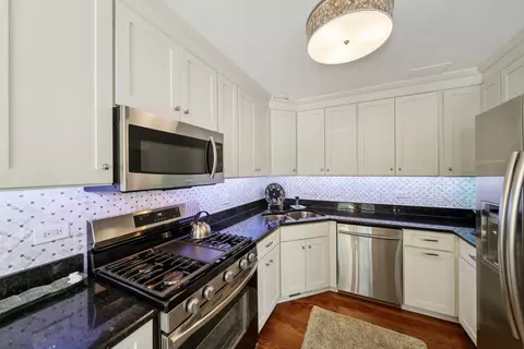 Kitchen - 956 Willow St, Itasca, IL 60143 photo 1 of 2