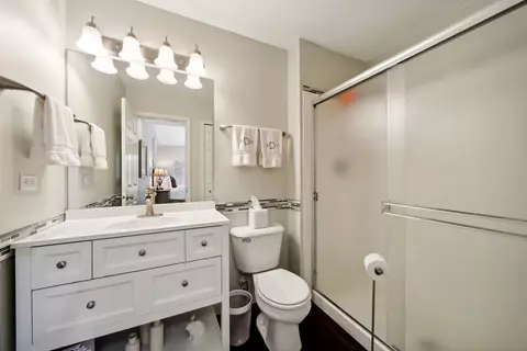 Bath - 956 Willow St, Itasca, IL 60143 photo 2 of 3