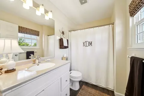 Bath - 956 Willow St, Itasca, IL 60143 photo 3 of 3