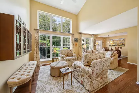 Living - 956 Willow St, Itasca, IL 60143 photo 1 of 3