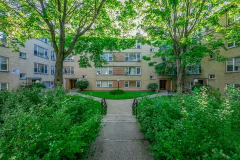 6146 N Damen Ave #1H, Chicago, IL 60659