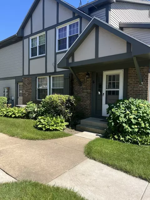 6 Fernwood Ct, Vernon Hills, IL 60061