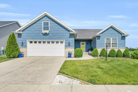 306 Denton Dr, Savoy, IL 61874