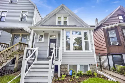 2143 W Belle Plaine Ave, Chicago, IL 60618