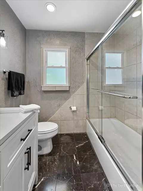Bath - 1434 S 2nd Ave, Des Plaines, IL 60018 photo 4 of 4