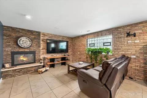 Living - 1434 S 2nd Ave, Des Plaines, IL 60018 photo 2 of 3