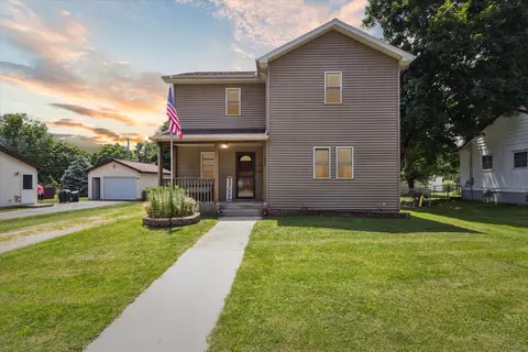 405 W Main St, Mount Morris, IL 61054