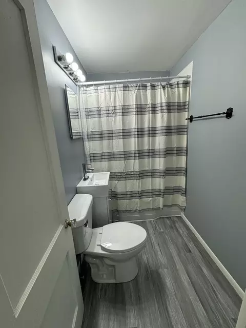 Bath - 650 N 10th Ave, Kankakee, IL 60901 photo 1 of 1