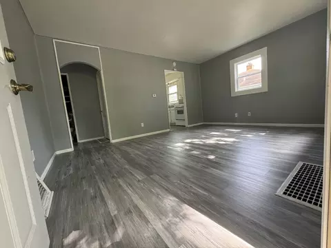 Living - 650 N 10th Ave, Kankakee, IL 60901 photo 1 of 2