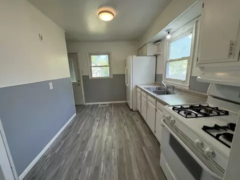 Kitchen - 650 N 10th Ave, Kankakee, IL 60901 photo 1 of 2