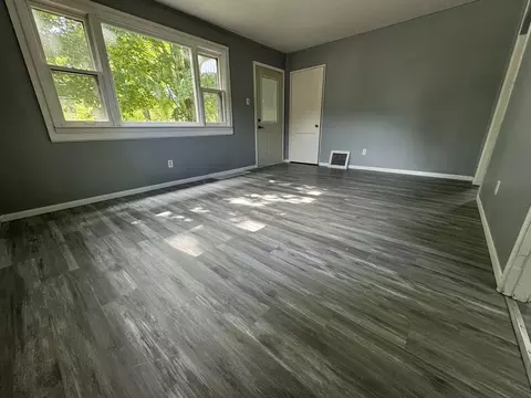 Living - 650 N 10th Ave, Kankakee, IL 60901 photo 2 of 2
