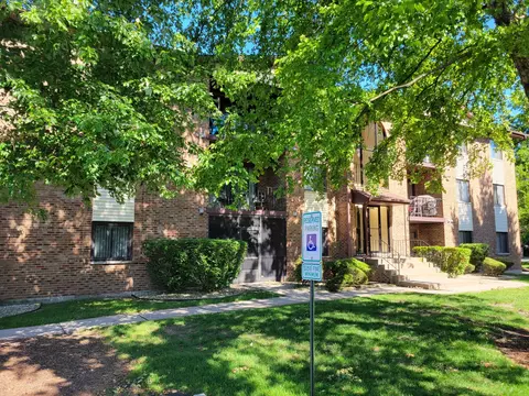 13426 W Circle Dr #307, Crestwood, IL 60445