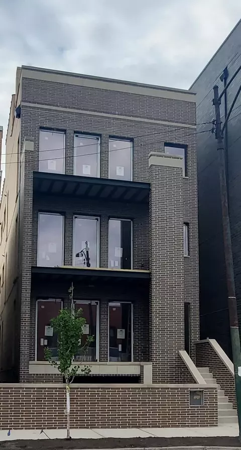3708 W Belmont Ave #2, Chicago, IL 60618