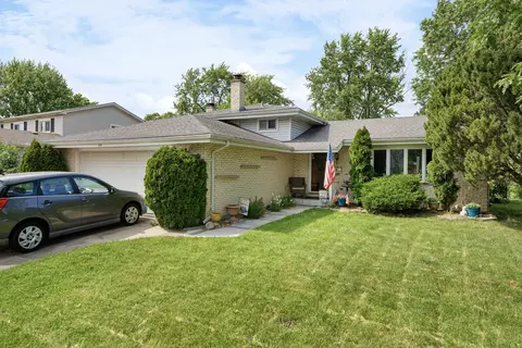314 E Valley Ln, Arlington Heights, IL 60004
