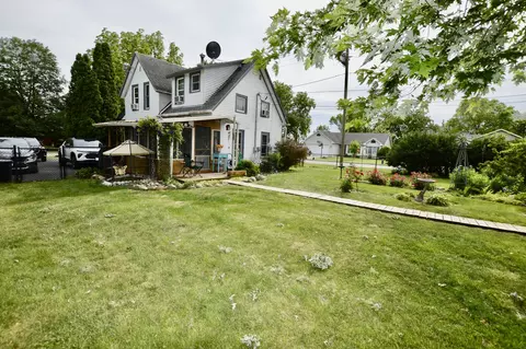 813 W Metzen St, Harvard, IL 60033