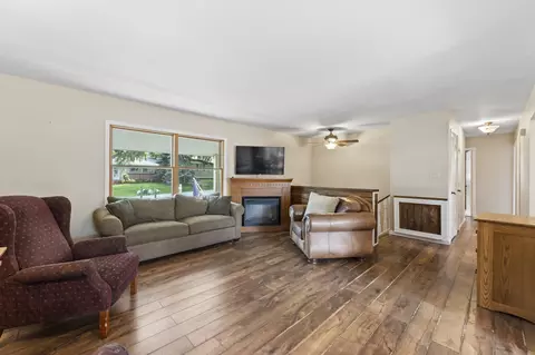 1708 W Oakleaf Dr, Johnsburg, IL 60051 photo 3