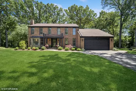 11 Robin Hood Ct, Lincolnshire, IL 60069