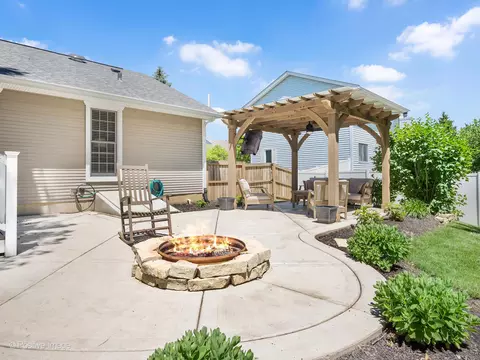 Exterior - 425 E Reader St, Elburn, IL 60119 photo 2 of 7