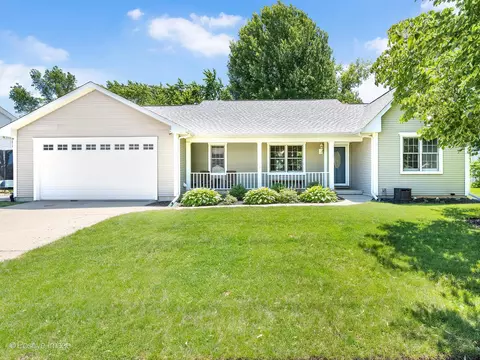 425 E Reader St, Elburn, IL 60119