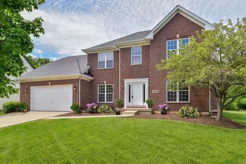 39 W160 Preston Cir, Geneva, IL 60134