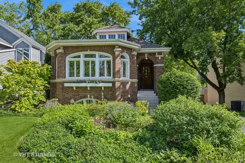 418 Sunnyside Ave, Libertyville, IL 60048