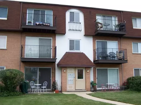9464 Bay Colony Dr #3S, Des Plaines, IL 60016