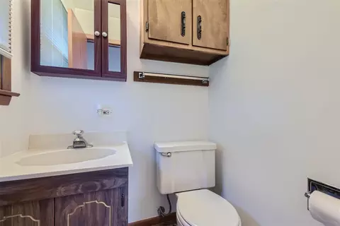 Bath - 190 Maureen Dr, Elgin, IL 60123 photo 1 of 2