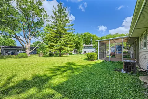 Exterior - 190 Maureen Dr, Elgin, IL 60123 photo 5 of 5
