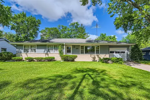 190 Maureen Dr, Elgin, IL 60123