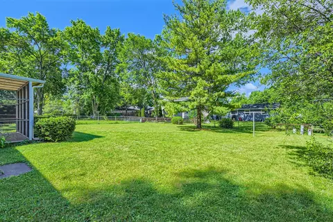 Exterior - 190 Maureen Dr, Elgin, IL 60123 photo 4 of 5