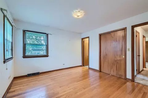 Bedroom - 190 Maureen Dr, Elgin, IL 60123 photo 2 of 4
