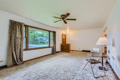 Living - 190 Maureen Dr, Elgin, IL 60123 photo 2 of 2