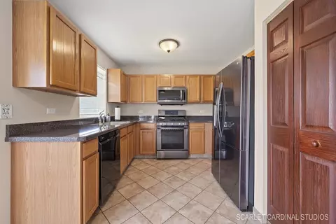 5217 Oakbrook Dr, Plainfield, IL 60586 photo 8