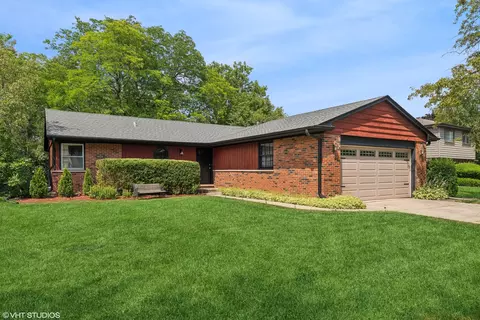 2014 E Seneca Ln, Mount Prospect, IL 60056